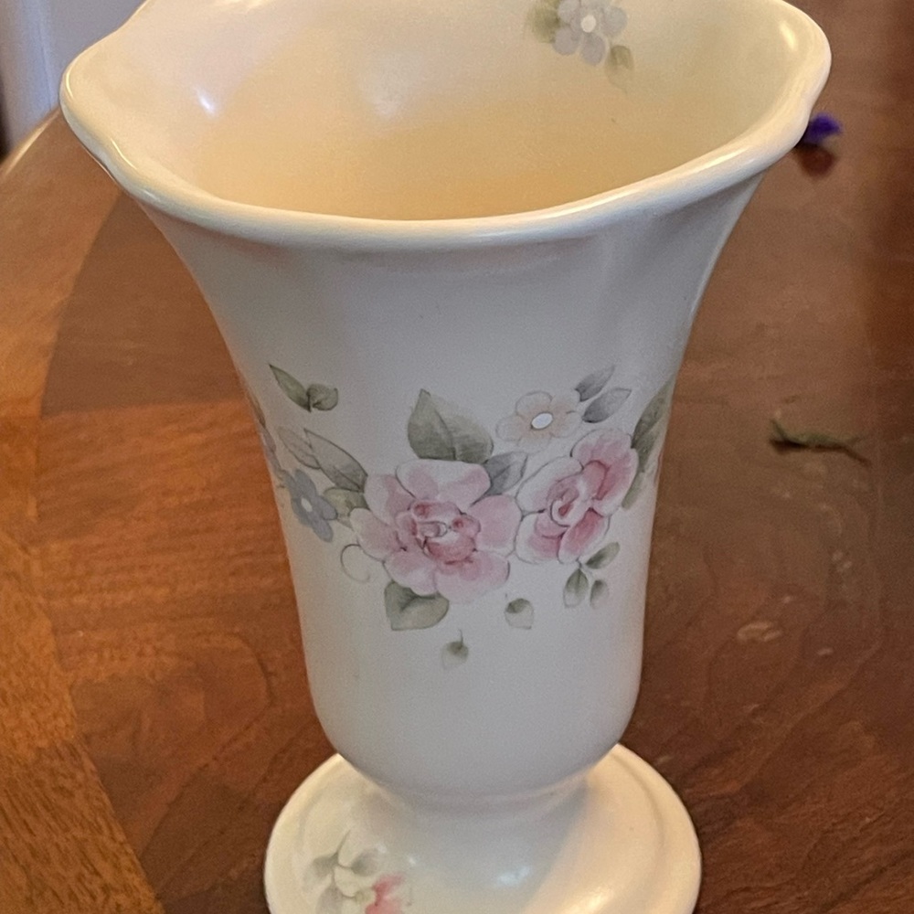 Pfaltzgraff Cream Vase with Pink & Mised Pastels Floral Design